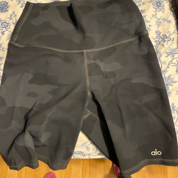 alo shorts - Picture 1 of 1